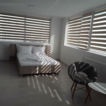 Camere De Inchiriat Central La Calciu Mahmudia Buitenkant foto