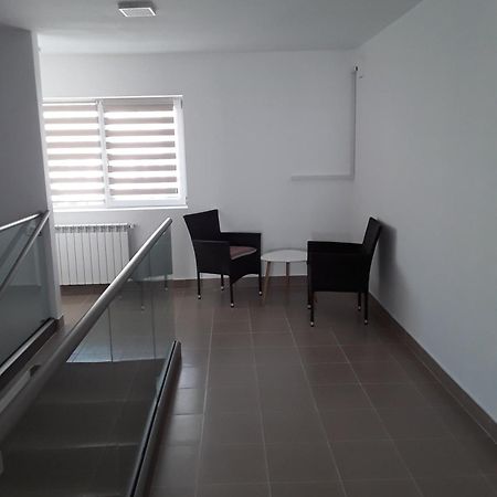 Camere De Inchiriat Central La Calciu Mahmudia Buitenkant foto
