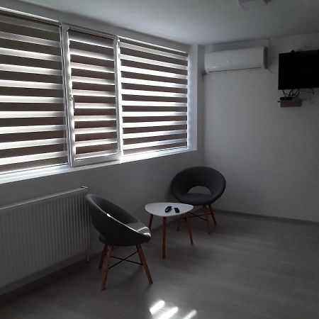 Camere De Inchiriat Central La Calciu Mahmudia Buitenkant foto