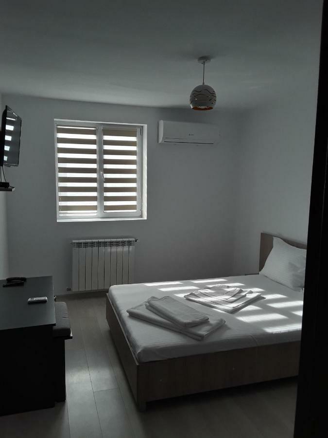 Camere De Inchiriat Central La Calciu Mahmudia Buitenkant foto