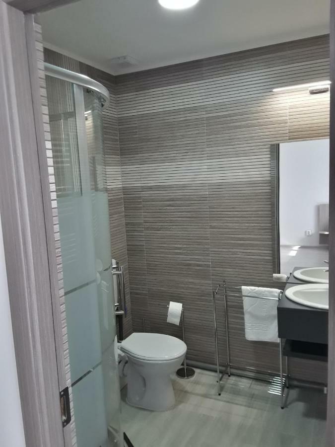 Camere De Inchiriat Central La Calciu Mahmudia Buitenkant foto