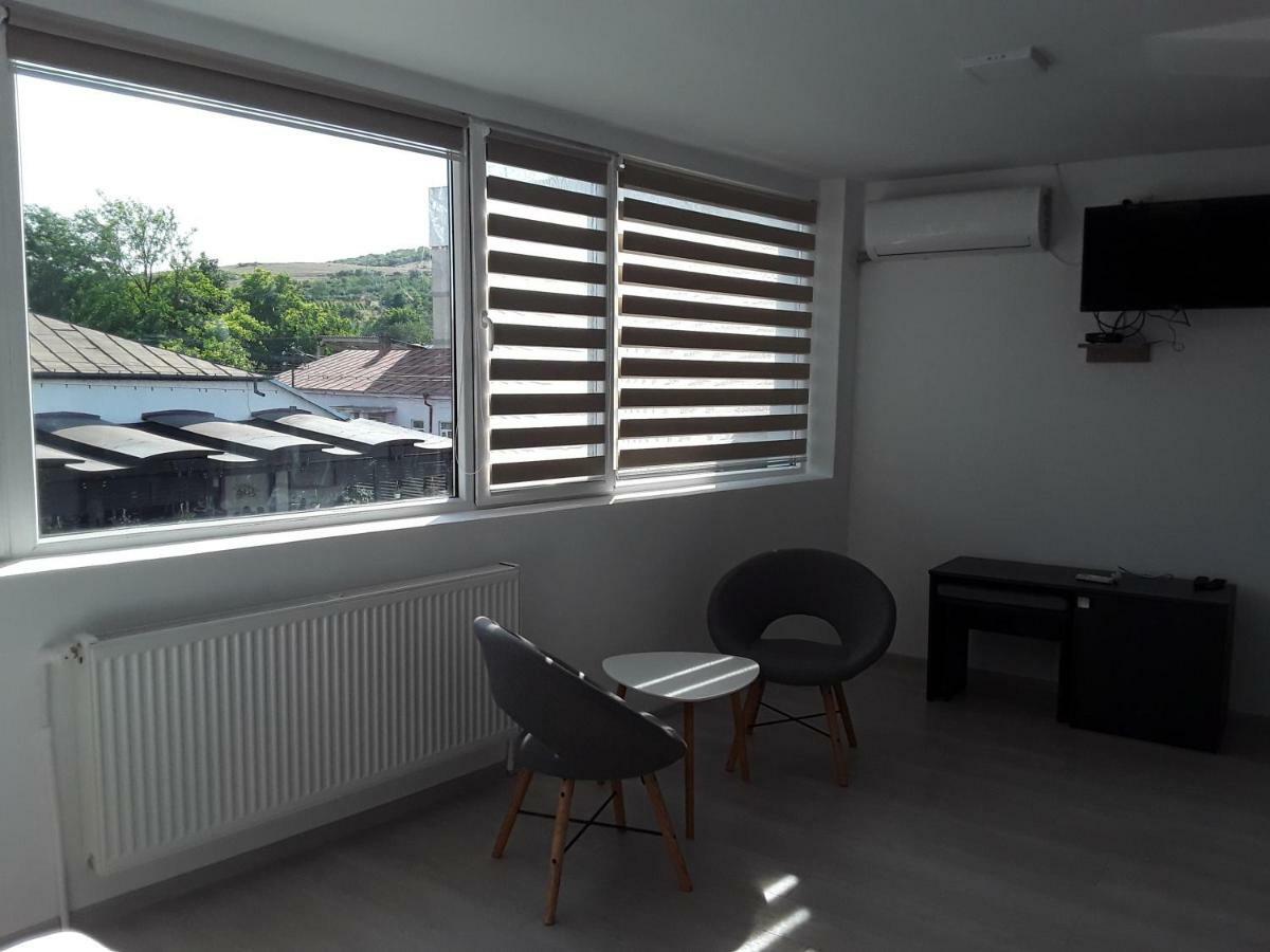 Camere De Inchiriat Central La Calciu Mahmudia Buitenkant foto