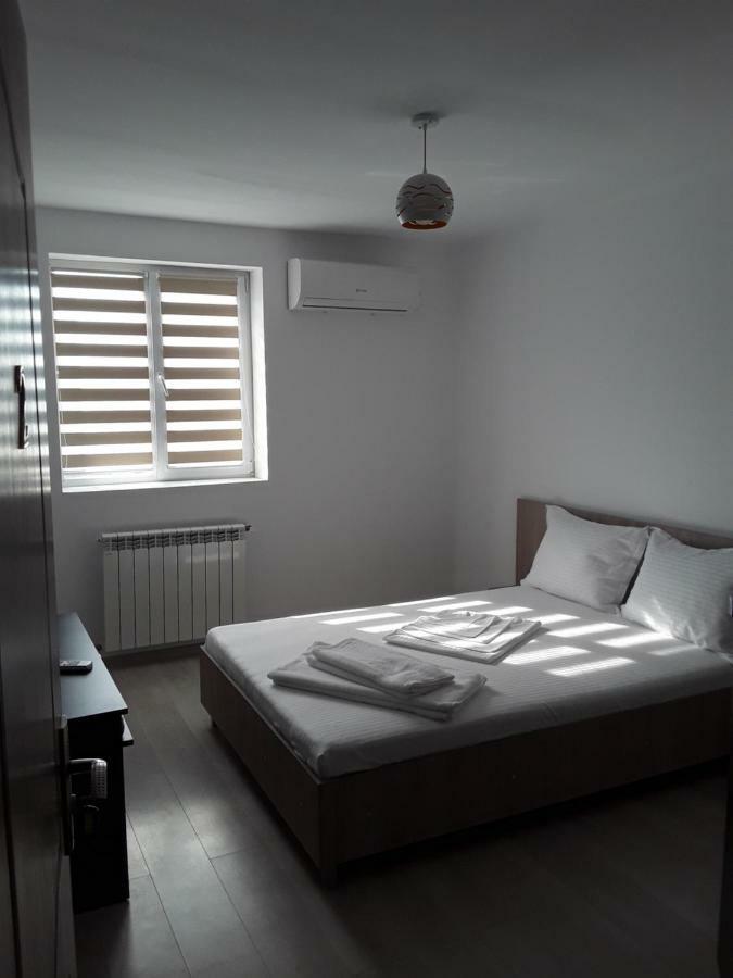 Camere De Inchiriat Central La Calciu Mahmudia Buitenkant foto