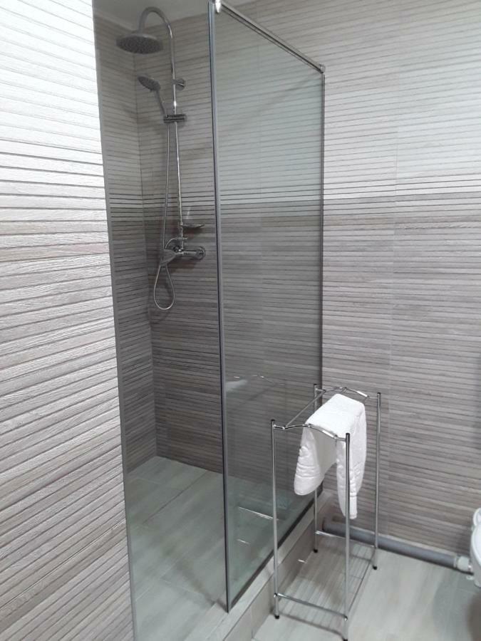 Camere De Inchiriat Central La Calciu Mahmudia Buitenkant foto